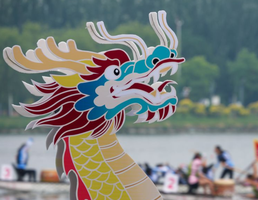 上海爷叔现身被大量股民围观