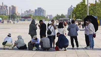 老赖为不还钱收入万支出万