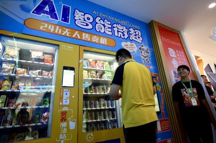 上海爷叔现身被大量股民围观